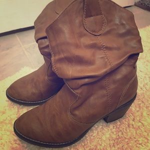 X-appeal brown cowgirl boots.